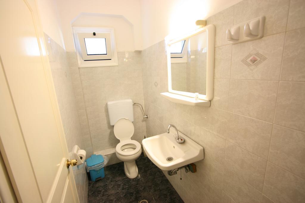 Niriton Pension Nydri  Exterior photo